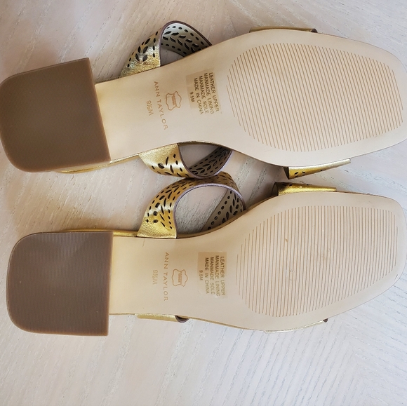Anne Taylor Gold Leather Sandals size 9.5 - Picture 5 of 7
